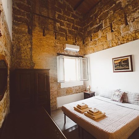 Zyz Apartments - sotto il Bastione dello Spasimo Palermo Esterno foto