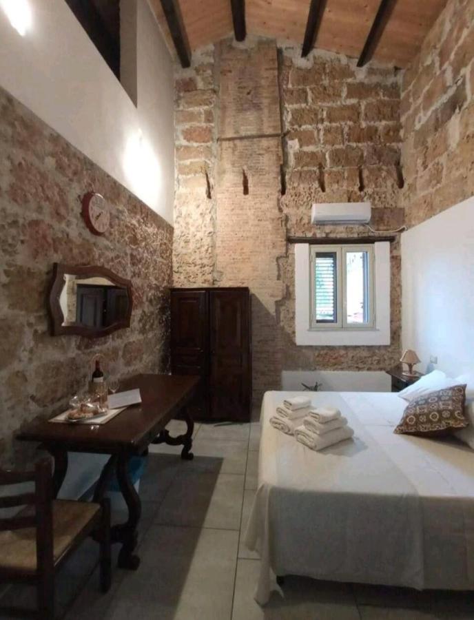 Zyz Apartments - sotto il Bastione dello Spasimo Palermo Esterno foto