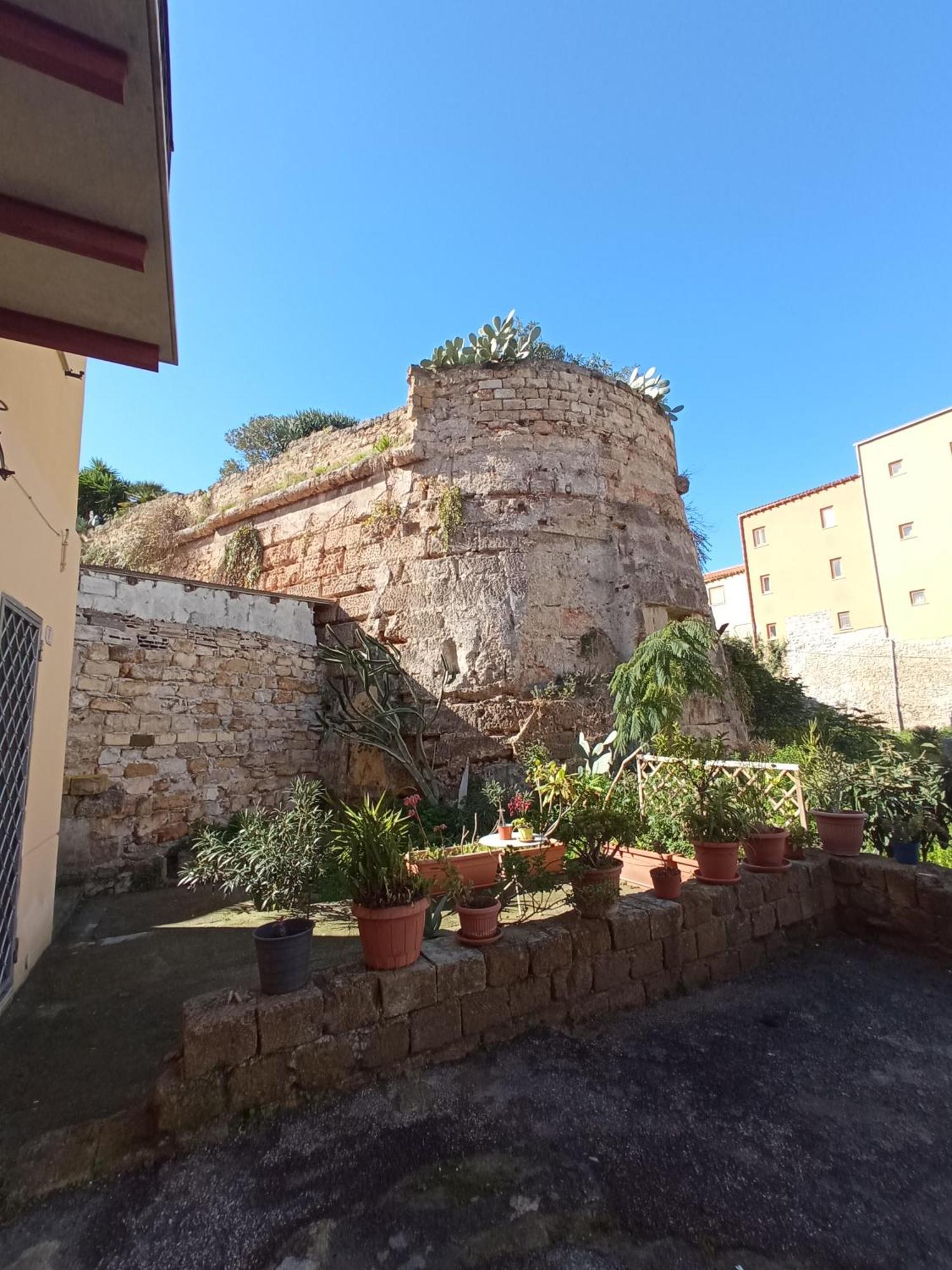 Zyz Apartments - sotto il Bastione dello Spasimo Palermo Esterno foto
