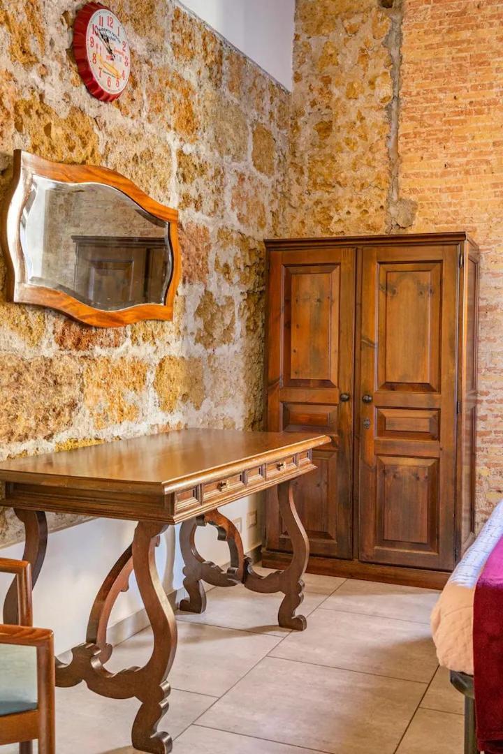 Zyz Apartments - sotto il Bastione dello Spasimo Palermo Esterno foto