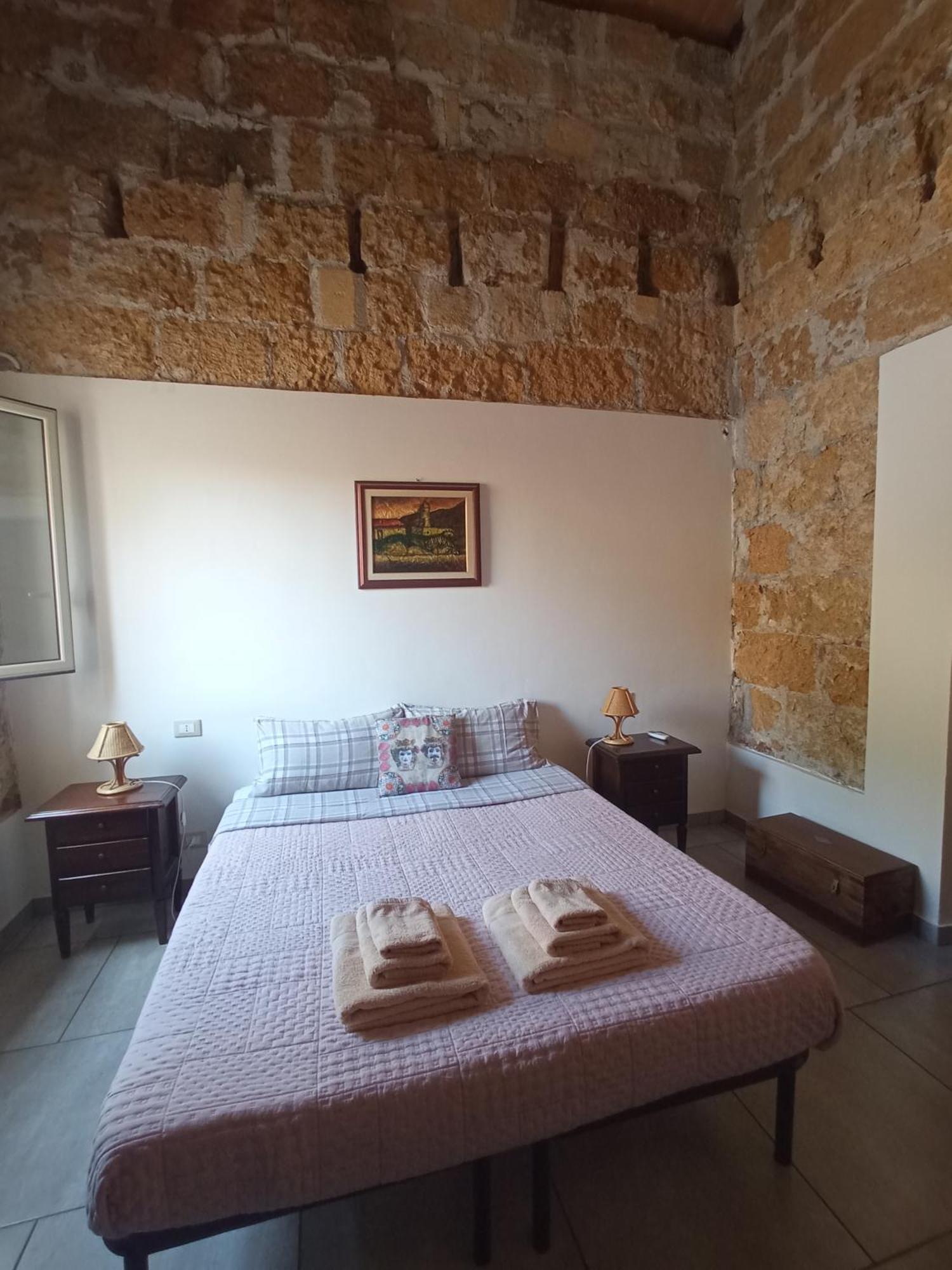 Zyz Apartments - sotto il Bastione dello Spasimo Palermo Esterno foto