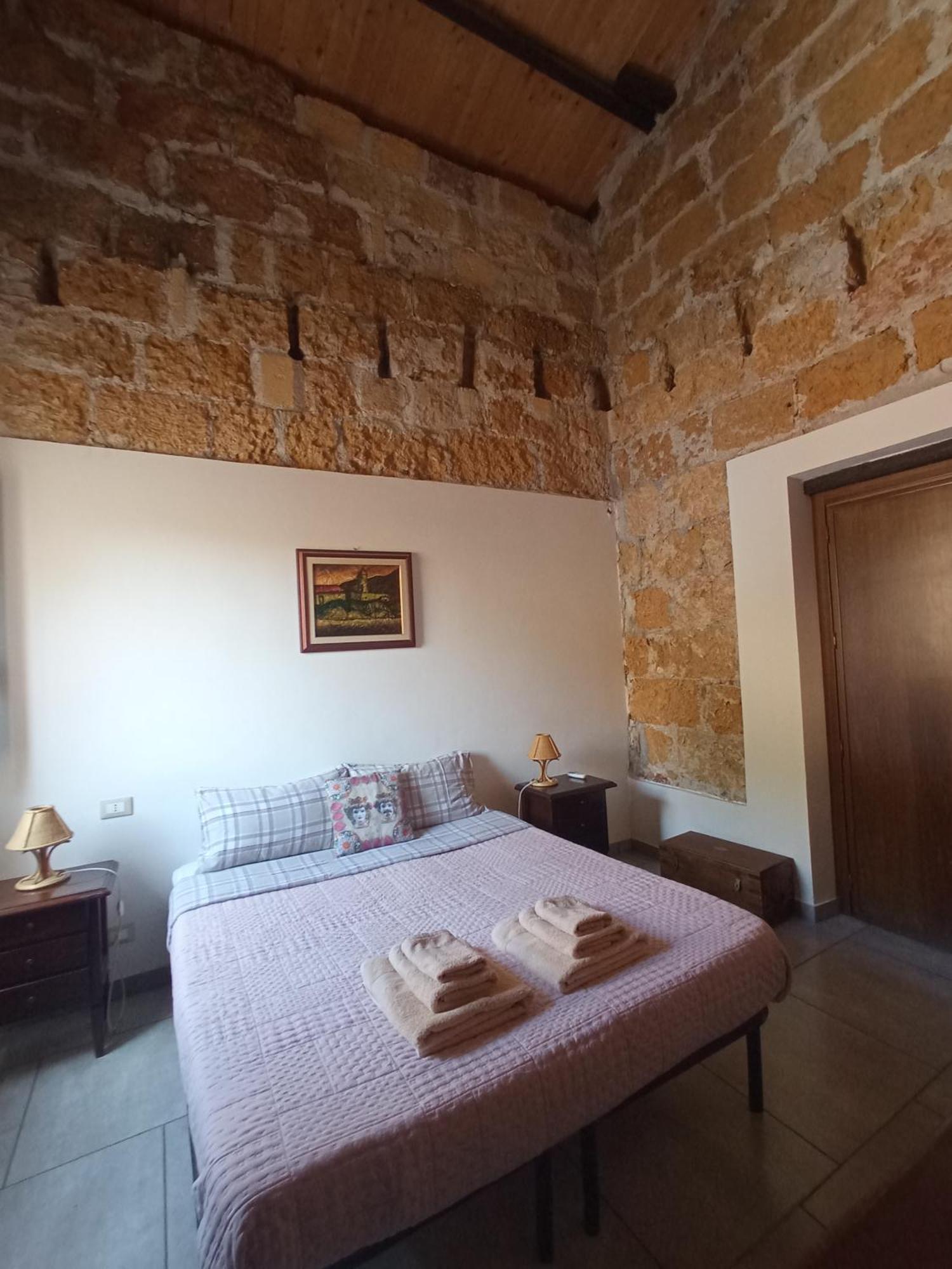 Zyz Apartments - sotto il Bastione dello Spasimo Palermo Esterno foto